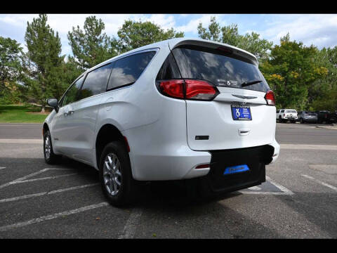 2023 Chrysler Voyager LX