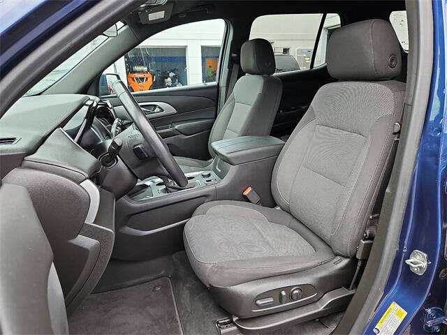 2022 Chevrolet Traverse LT Cloth