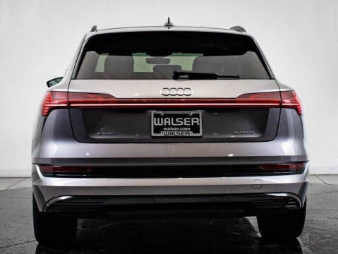 2022 Audi e-tron quattro Premium