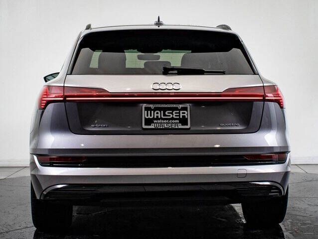 2022 Audi e-tron quattro Premium