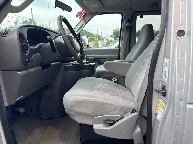 2006 Ford E-Series E-350 SD XLT