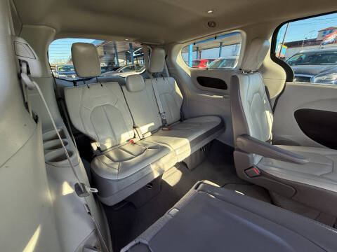 2017 Chrysler Pacifica Touring-L Plus