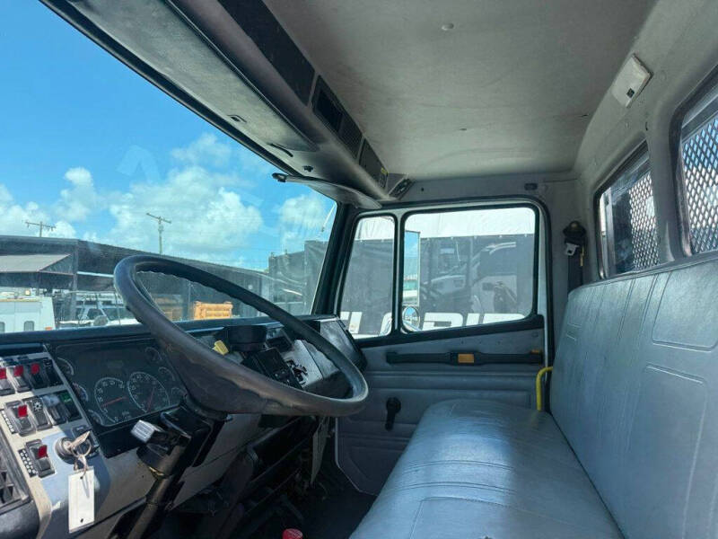 2002 Freightliner FL70