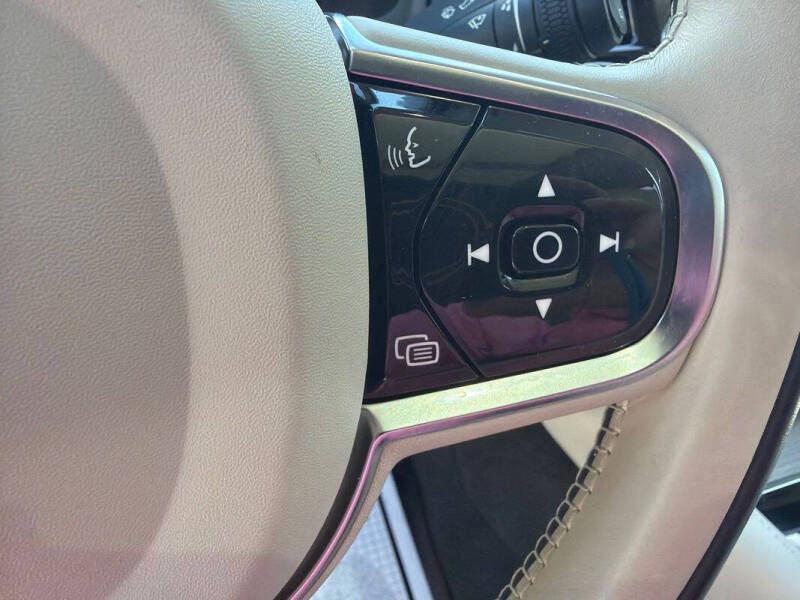 2023 Volvo XC90 B6 Plus Bright Theme 7P