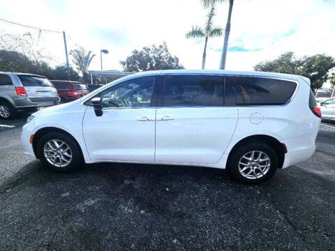 2024 Chrysler Pacifica Touring