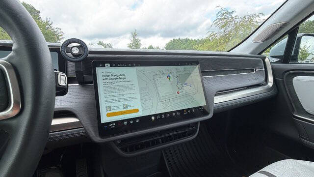 2025 Rivian R1T