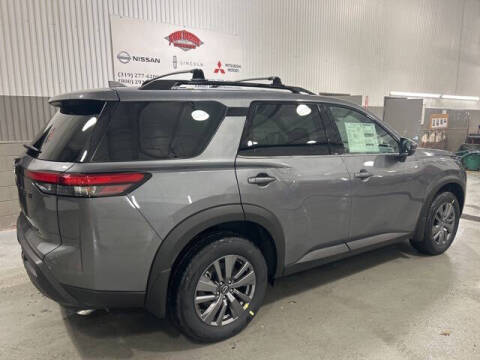 2025 Nissan Pathfinder SV