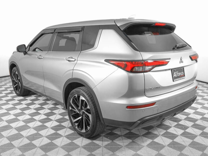 2022 Mitsubishi Outlander ES