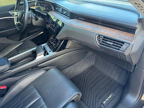 2019 Audi e-tron quattro Prestige