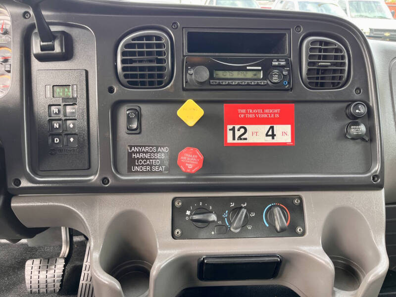 2013 Freightliner M2 106