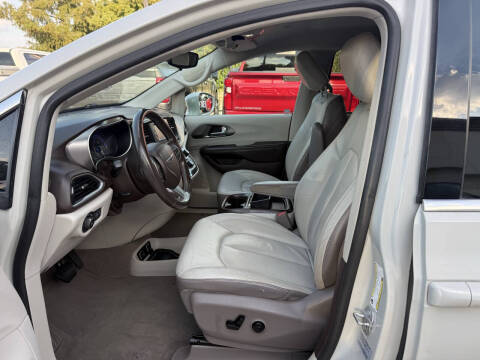 2017 Chrysler Pacifica Touring-L