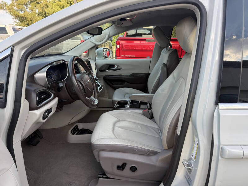 2017 Chrysler Pacifica Touring-L