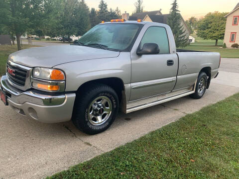 2004 GMC Sierra 1500 for sale at Clarks Auto Sales in Connersville IN