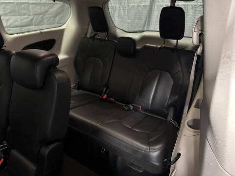 2017 Chrysler Pacifica Touring-L