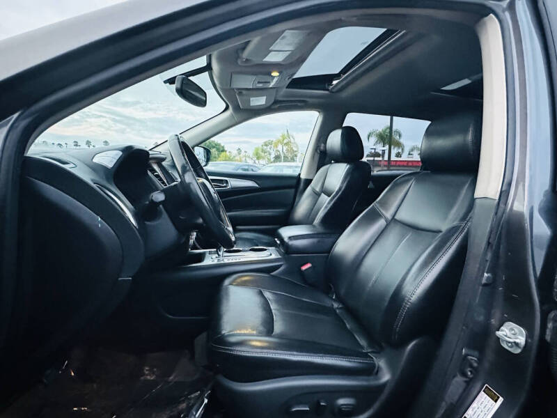 2017 Nissan Pathfinder SL