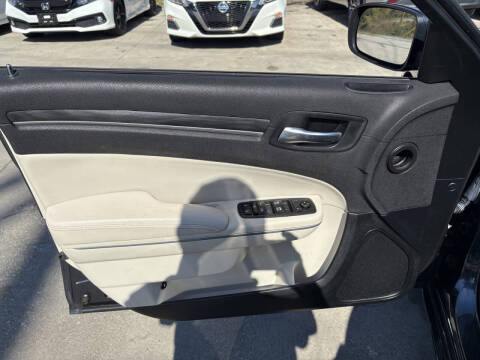 2018 Chrysler 300 Touring