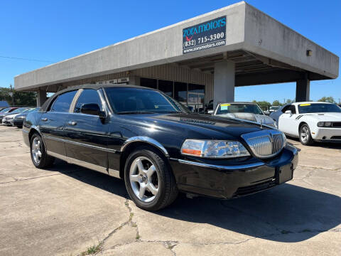 2006 Lincoln Town Car for sale at ZORA MOTORS in Rosenberg TX