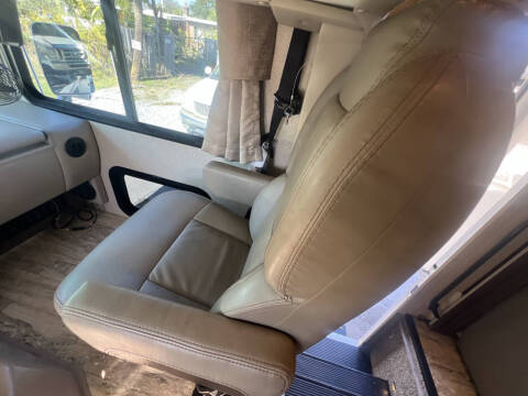 2019 Thor Motor Coach Hurricane