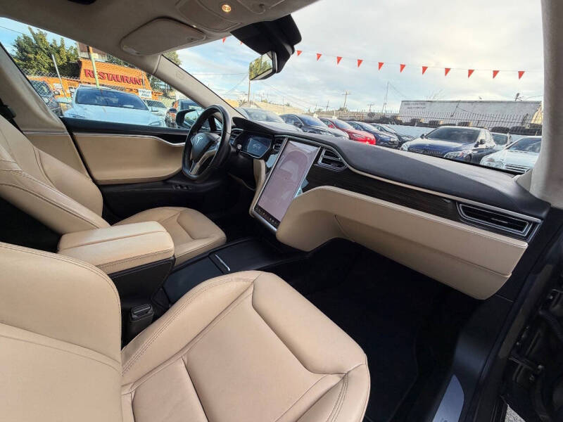 2016 Tesla Model S 90D