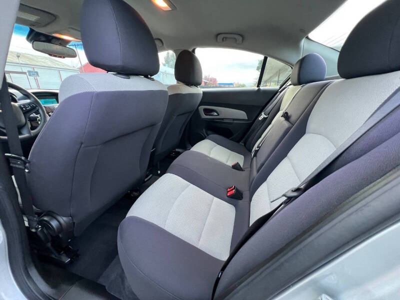 2013 Chevrolet Cruze LS Manual