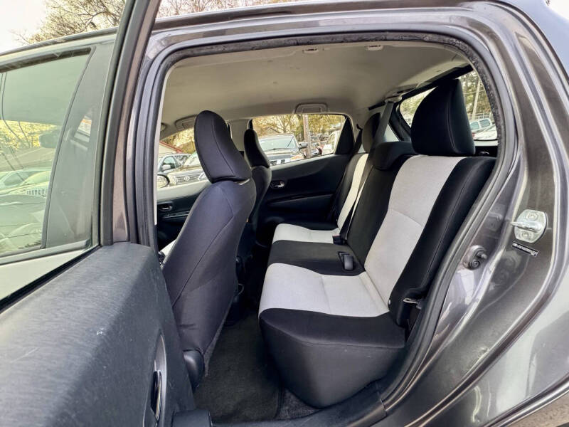 2013 Toyota Yaris 5-Door LE