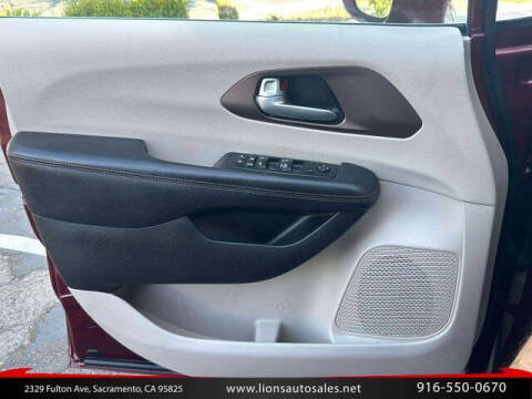 2017 Chrysler Pacifica Touring-L