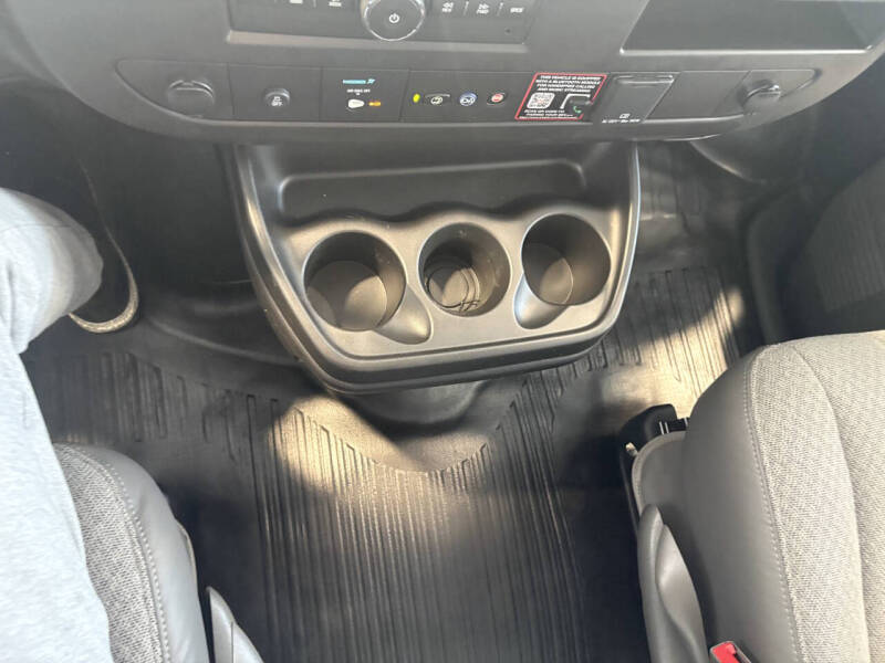 2025 Chevrolet Express 3500