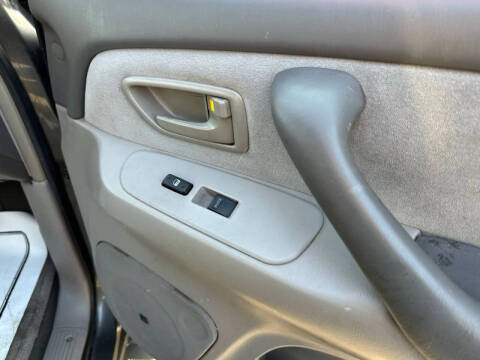 2005 Toyota Sequoia SR5