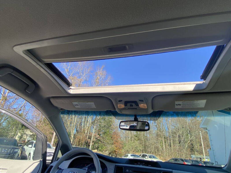 2013 Toyota Sienna XLE 8-Passenger