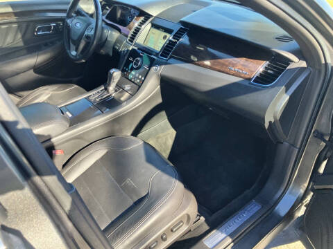 2017 Ford Taurus Limited