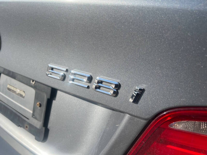 2011 BMW 5 Series 528i