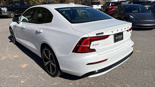 2024 Volvo S60 B5 Plus Dark Theme