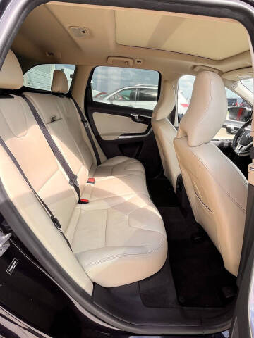 2016 Volvo XC60 T5 Drive-E Premier