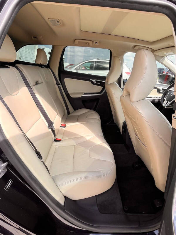 2016 Volvo XC60 T5 Drive-E Premier