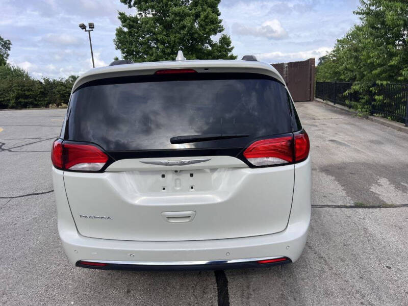2017 Chrysler Pacifica Touring-L