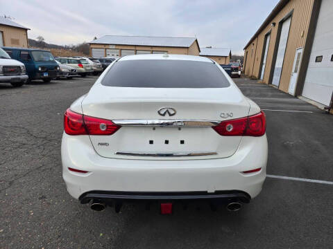 2015 Infiniti Q50 Premium