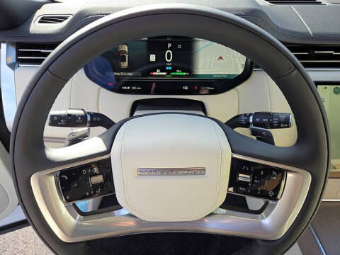 2025 Land Rover Range Rover P550e SE