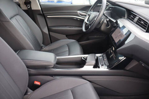 2021 Audi e-tron quattro Premium