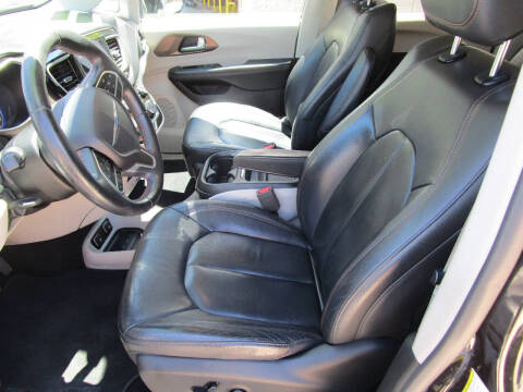 2017 Chrysler Pacifica Touring-L
