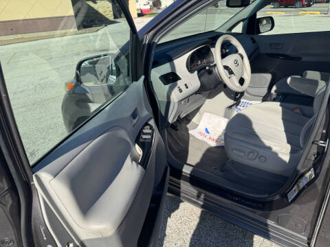 2011 Toyota Sienna LE 8-Passenger