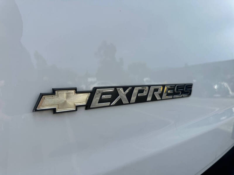 2023 Chevrolet Express 2500