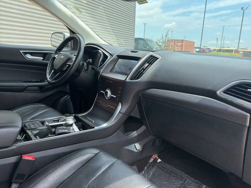 2020 Ford Edge Titanium