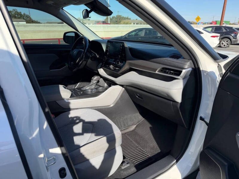 2021 Toyota Highlander LE