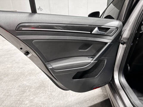 2017 Volkswagen Golf R 4Motion