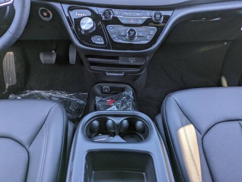 2026 Chrysler Voyager LX