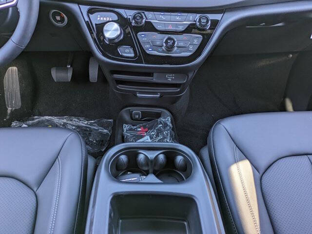 2026 Chrysler Voyager LX