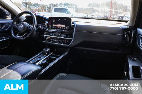 2023 Nissan Pathfinder SV