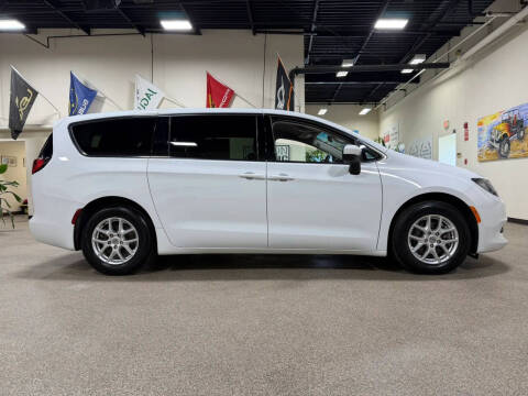 2021 Chrysler Voyager LX
