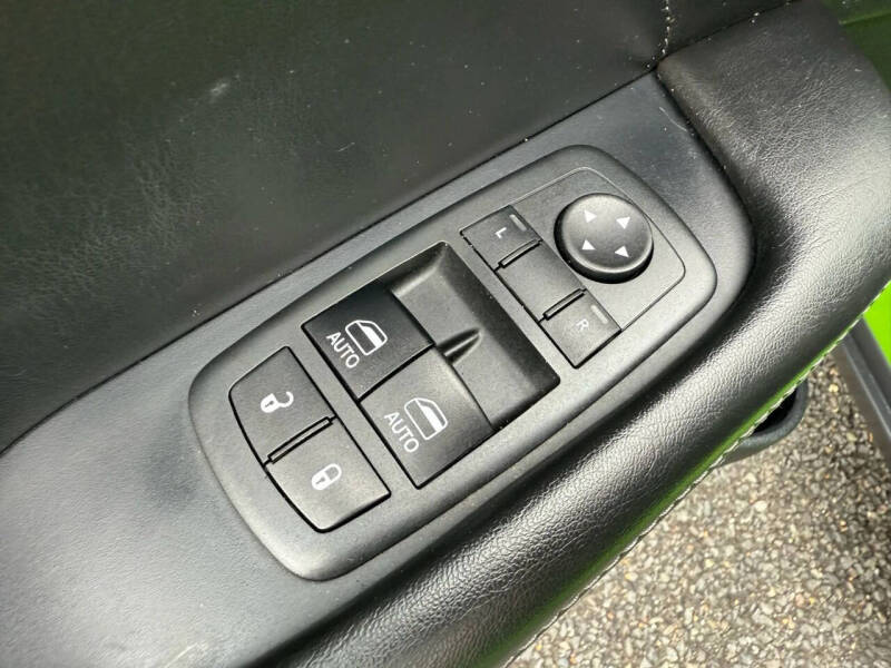 2017 Dodge Challenger 392 HEMI Scat Pack Shaker