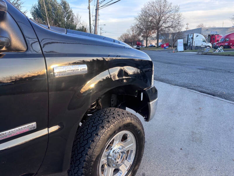 2005 Ford F-250 Super Duty Lariat photo 28